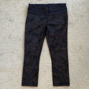 Lululemon black on black camo racer tight leggings with pockets size 6